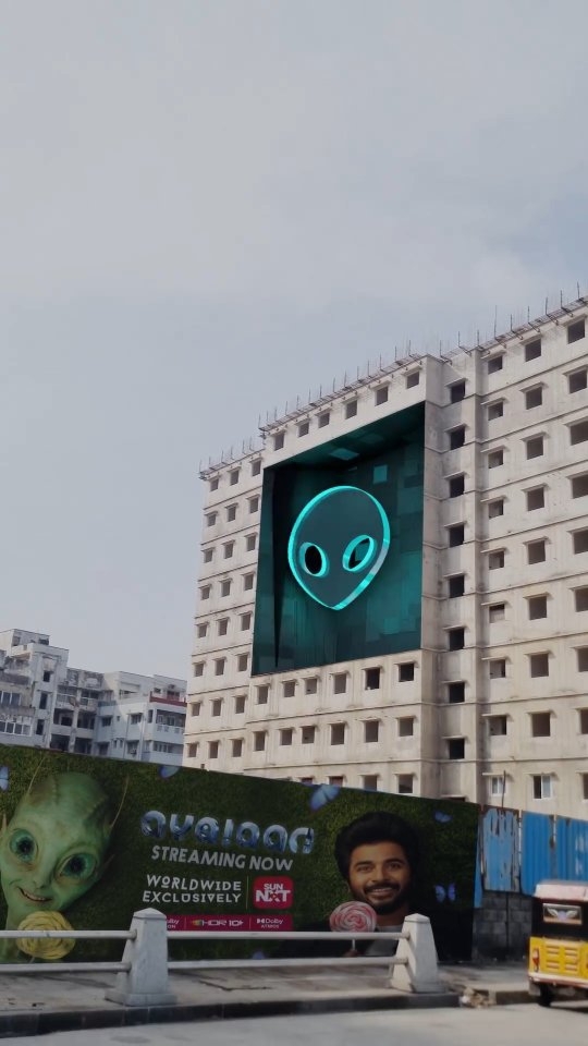 Ayalaan - Outdoor 3D Alien Hologram Promotion